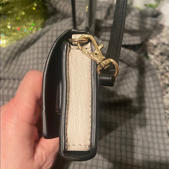 Henri Bendel EUC crossbody/wallet/glasses case - Picture 3 of 16